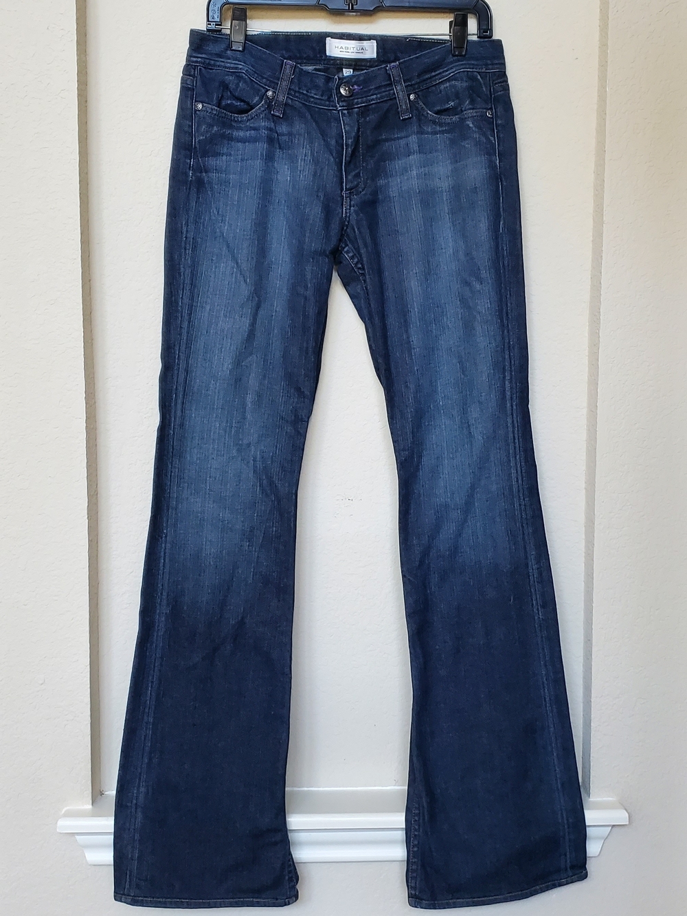 Habitual Women's Dark Wash Bootcut Jeans.  Size 29